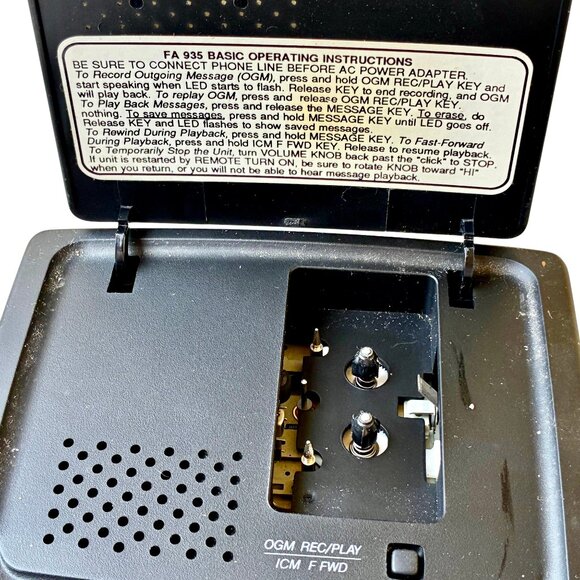 Southwestern Bell FA 935 Microcassette Telephone Answering Machine - Picture 8 of 9